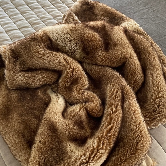 Pottery Barn faux mink fur throw 22x60” brown tan beige bed sofa patio blanket - Picture 5 of 7